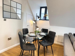 Modern 2 Bedroom Penthouse Near City Centre